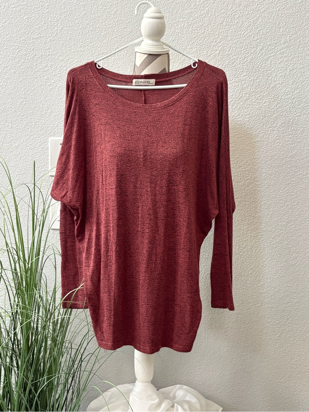 NATURAL LIFE Women's Long Sleeve Scoop Neck Top - Burgundy Heather